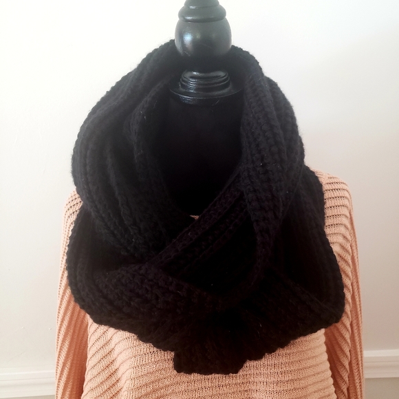 Coach Black Wool Infinity Scarf🧣 - Picture 2 of 6